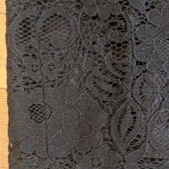 Banana Republic Lace Pencil Skirt - Picture 4 of 6